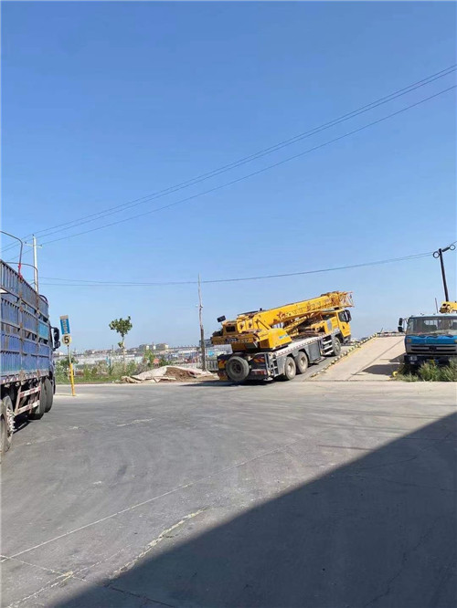 三台县25吨吊车的租赁价格大概是多少？